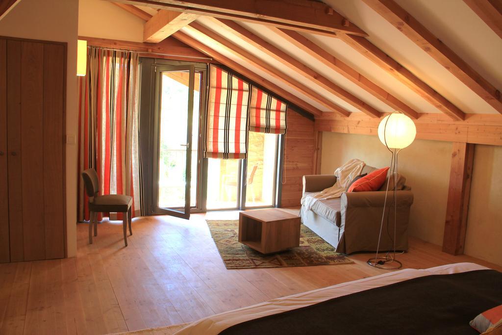 Hollyoaks Estate Hotel Saint-Pons-la-Calm Szoba fotó