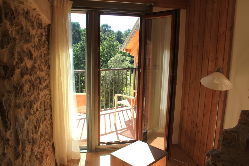 Hollyoaks Estate Hotel Saint-Pons-la-Calm Szoba fotó